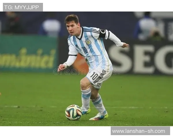 全球足球巨星盘点那些令人瞩目的传奇球员与他们的辉煌成就