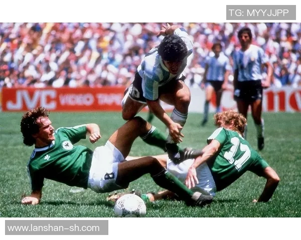 大小眼足球明星盘点那些独特魅力的球场巨星