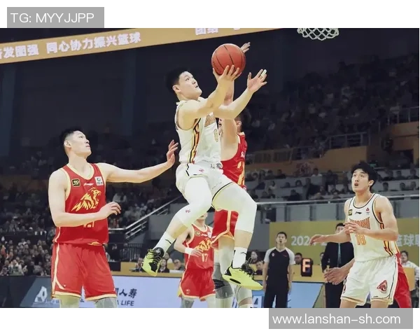 余姚篮球明星在决赛中上演绝杀瞬间引发全场狂欢与热议
